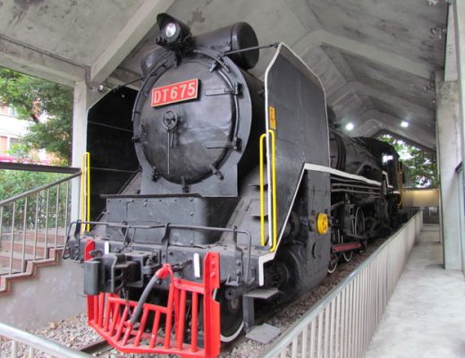 【新北板橋江子翠旅遊】新北市藝文中心：古董蒸汽火車頭 1362 @貓大爺