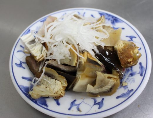 【台北大橋頭站美食】阿華鯊魚烟：大稻埕百年老店的鯊魚烟與被耽誤的山東水餃 1880 @貓大爺