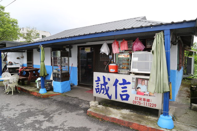 【花蓮鳳林美食】韓老爹誠信麻花捲：客人憑良心付帳的無人商店 2752 @貓大爺