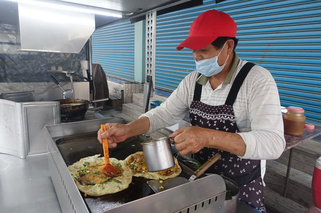 【花蓮壽豐美食】蒙古蔥Q餅行動餐車：東華大學後門香Ｑ蔥油餅 2875 @貓大爺