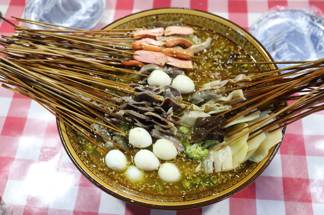 【中國四川美食】四川省成都與樂山特色美食及街邊小吃：麻的迷人、辣的過癮，吃完回味無窮（蹺腳牛肉、成都火鍋、缽缽雞、兔肉、肥腸、冰粉、三大炮） 3848