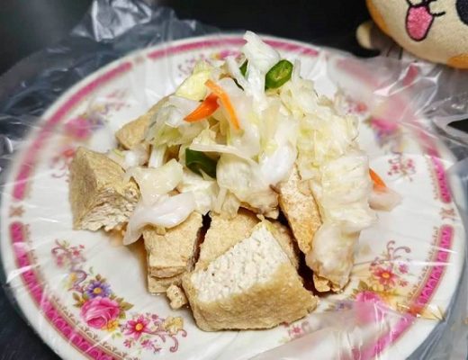 【新北板橋府中站美食】懷念泡菜臭豆腐：板橋黃石市場飄香數十載老店，臭豆腐外酥內嫩，吃過讓人懷念 5627 @貓大爺