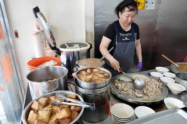 【台北北門站美食】龍緣號：傳承自圓環龍鳳號的老牌小吃店，價錢平實的滷肉飯與五香肉捲 4214