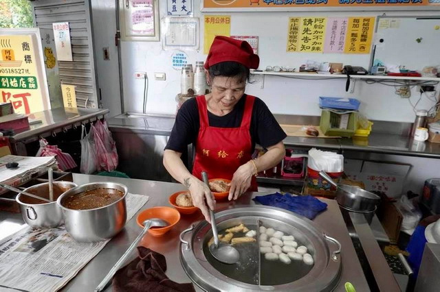 【新北淡水美食】老牌阿給：真理街正宗阿給創始老店，台灣原生小吃，去淡水玩一定要吃這個 4345