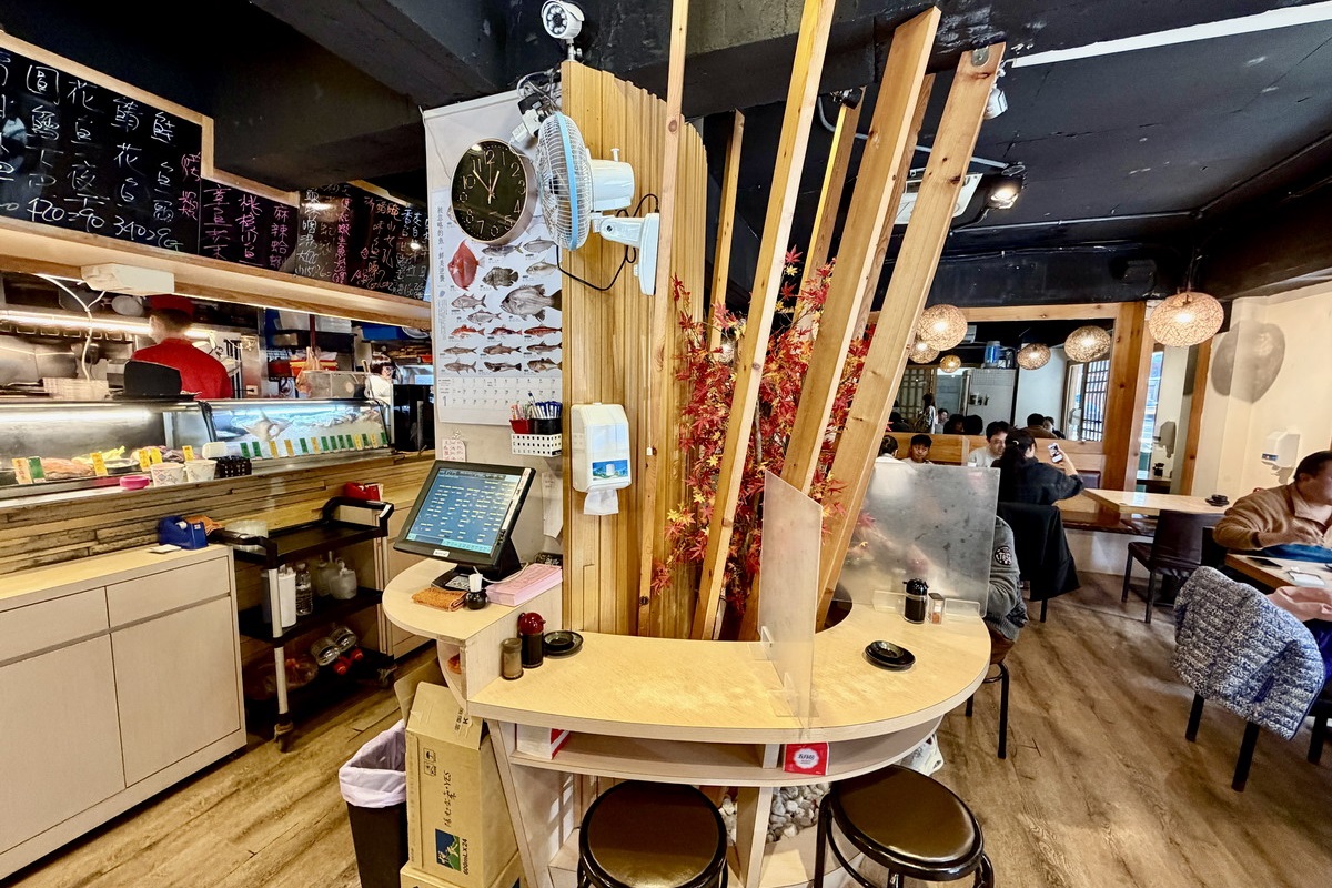 【台北中山國中站美食】躼腳日本料理 2026：很台的日本料理，新鮮平價，上班族排隊B級美食 7201