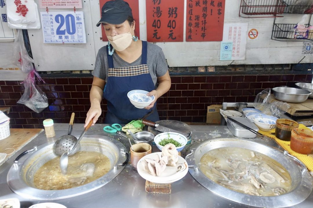 【台北北門站美食】大稻埕米粉湯：老饕心目中的台灣味，米粉湯、鹹粥加黑白切，濃濃的台灣古早味 4712 @貓大爺