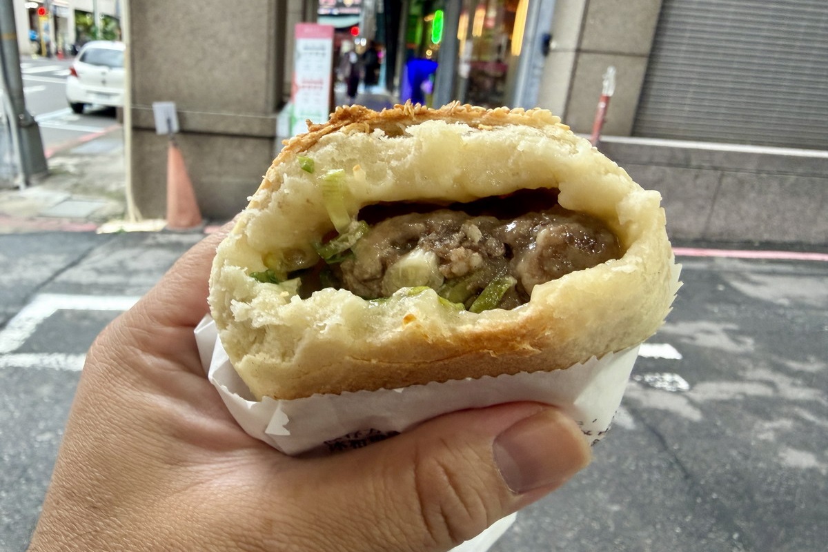 【台北車站美食】福元胡椒餅 2026：咬下去會噴汁的胡椒餅，不訂吃不到，華陰街超人氣傳統點心 7199