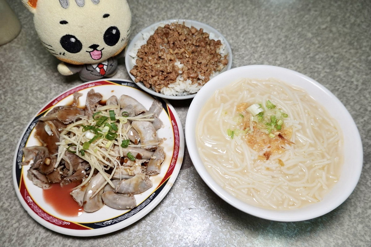 【台北車站美食】華陰街69年米粉湯 2024：70餘年老店，傳統古早味米粉湯+黑白切，價錢便宜佛心，京站旁真正巷子內的店 6486