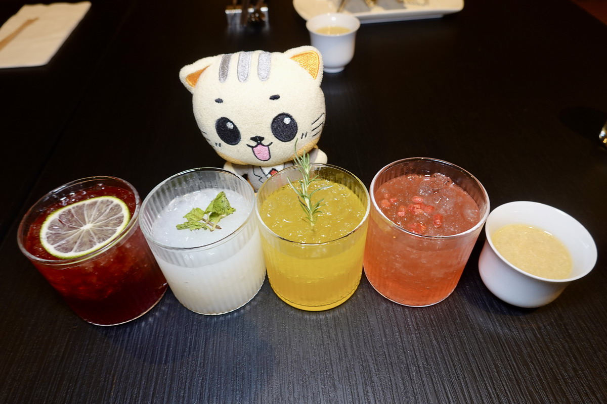 【台北市政府站美食】寒舍艾美酒店探索廚房 2025：餐點全面升級，帝王蟹、龍蝦、干貝、鮑魚、海膽、和牛齊發，飯店頂級吃到飽自助餐 7112