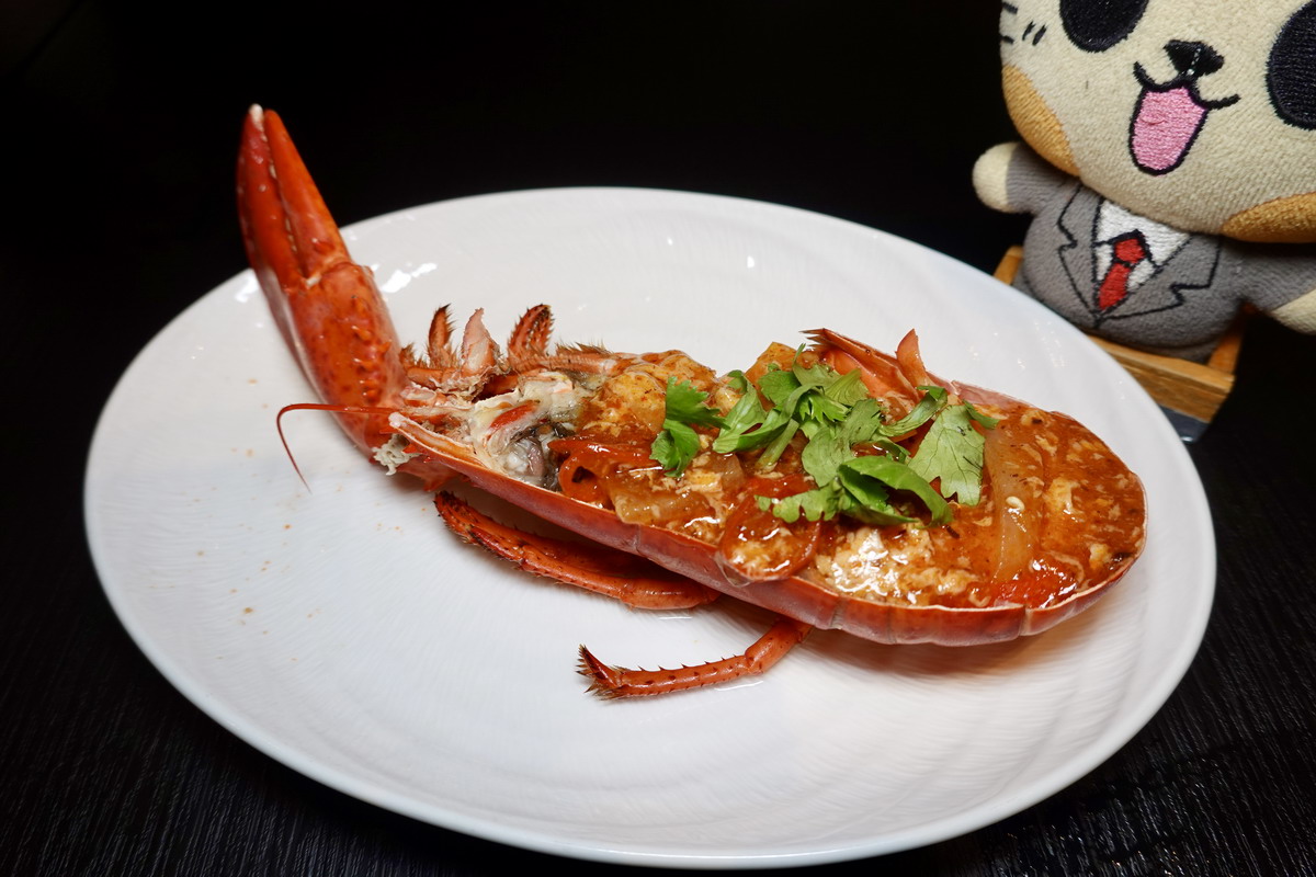 【台北市政府站美食】寒舍艾美酒店探索廚房 2025：餐點全面升級，帝王蟹、龍蝦、干貝、鮑魚、海膽、和牛齊發，飯店頂級吃到飽自助餐 7112