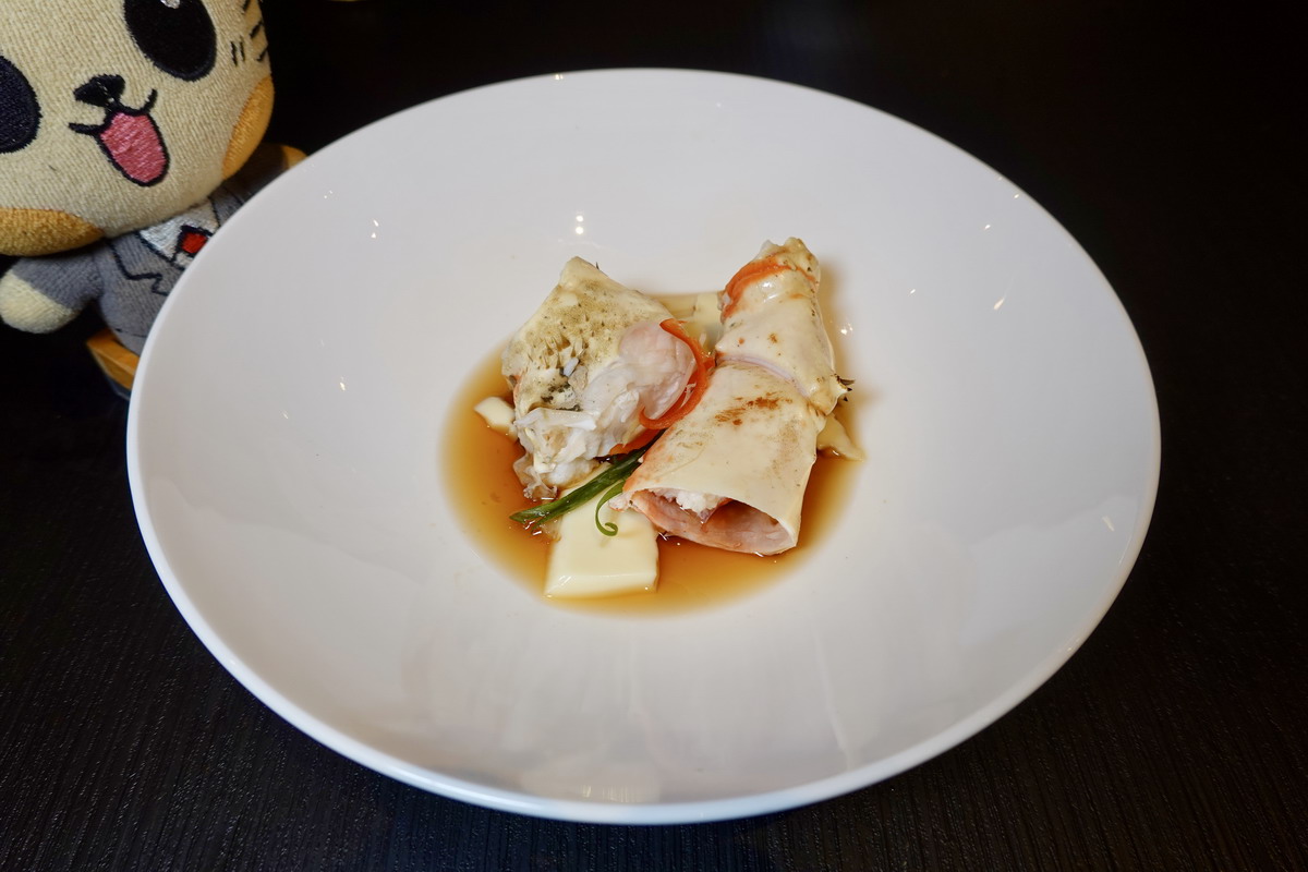 【台北市政府站美食】寒舍艾美酒店探索廚房 2025：餐點全面升級，帝王蟹、龍蝦、干貝、鮑魚、海膽、和牛齊發，飯店頂級吃到飽自助餐 7112