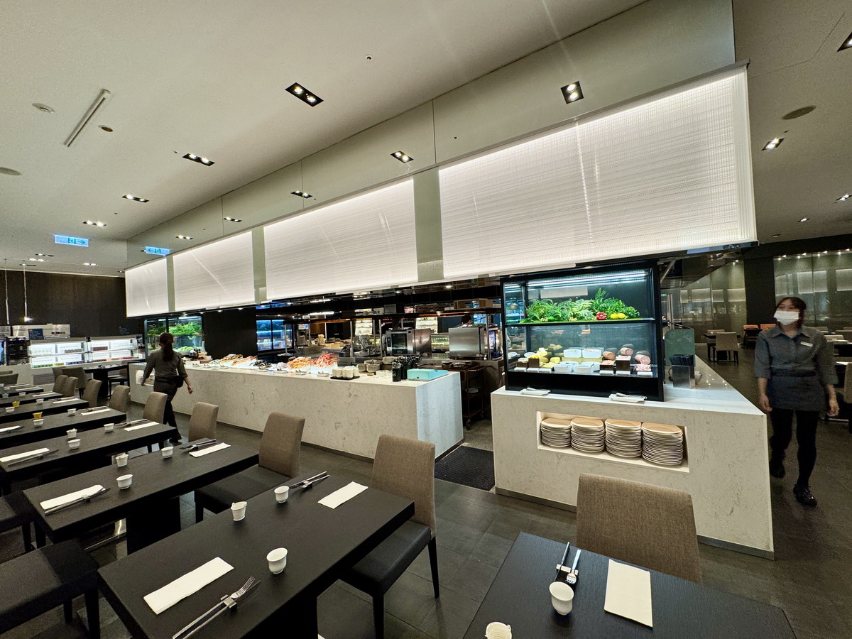 【台北市政府站美食】寒舍艾美酒店探索廚房 2025：餐點全面升級，帝王蟹、龍蝦、干貝、鮑魚、海膽、和牛齊發，飯店頂級吃到飽自助餐 7112