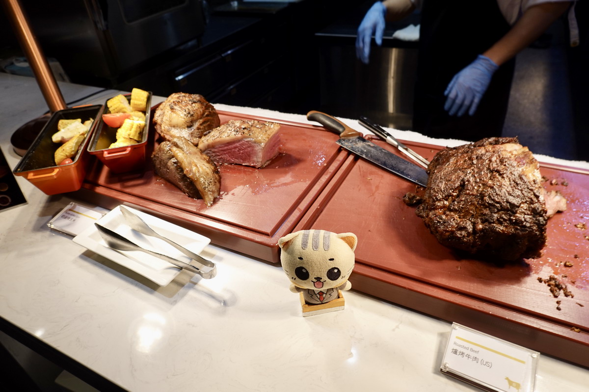 【台北市政府站美食】寒舍艾美酒店探索廚房 2025：餐點全面升級，帝王蟹、龍蝦、干貝、鮑魚、海膽、和牛齊發，飯店頂級吃到飽自助餐 7112