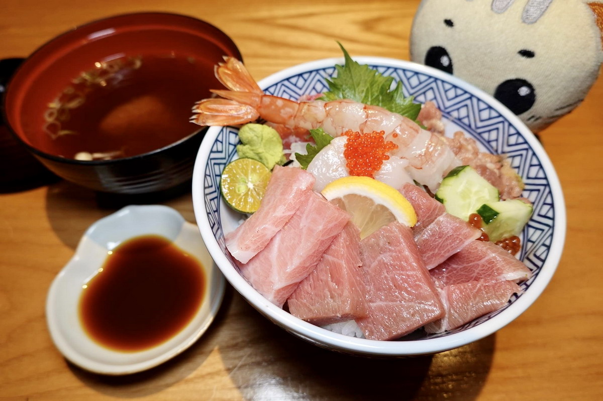 【台北市政府站美食】黑鮪魚就是王道！日本橋海鮮丼つじ半 Tsujihan，東京名店超犯規海鮮珠寶盒 4995