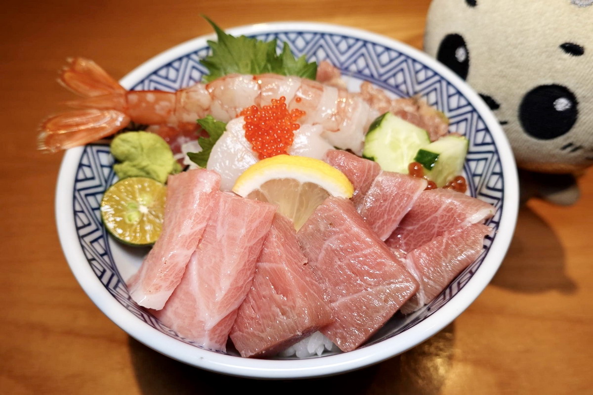 【台北市政府站美食】黑鮪魚就是王道！日本橋海鮮丼つじ半 Tsujihan，東京名店超犯規海鮮珠寶盒 4995