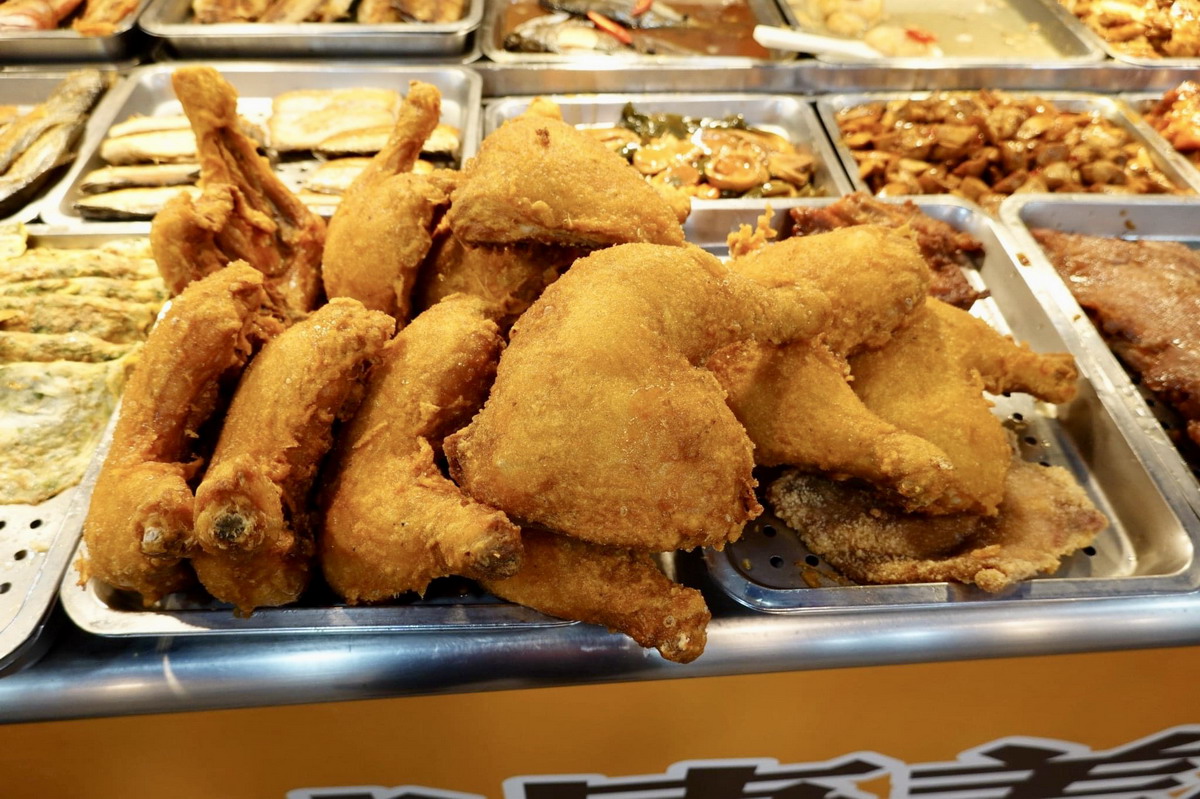 【台北南京復興站美食】京食堂自助餐 2025:脆皮大雞腿就是爽,經濟方便省荷包,學生、小資上班族和運將司機愛店,興安街商圈自助餐 6757 【台北南京復興站美食】京食堂自助餐 2025:脆皮大雞腿就是爽,經濟方便省荷包,學生、小資上班族和運將司機愛店,興安街商圈自助餐 6757
