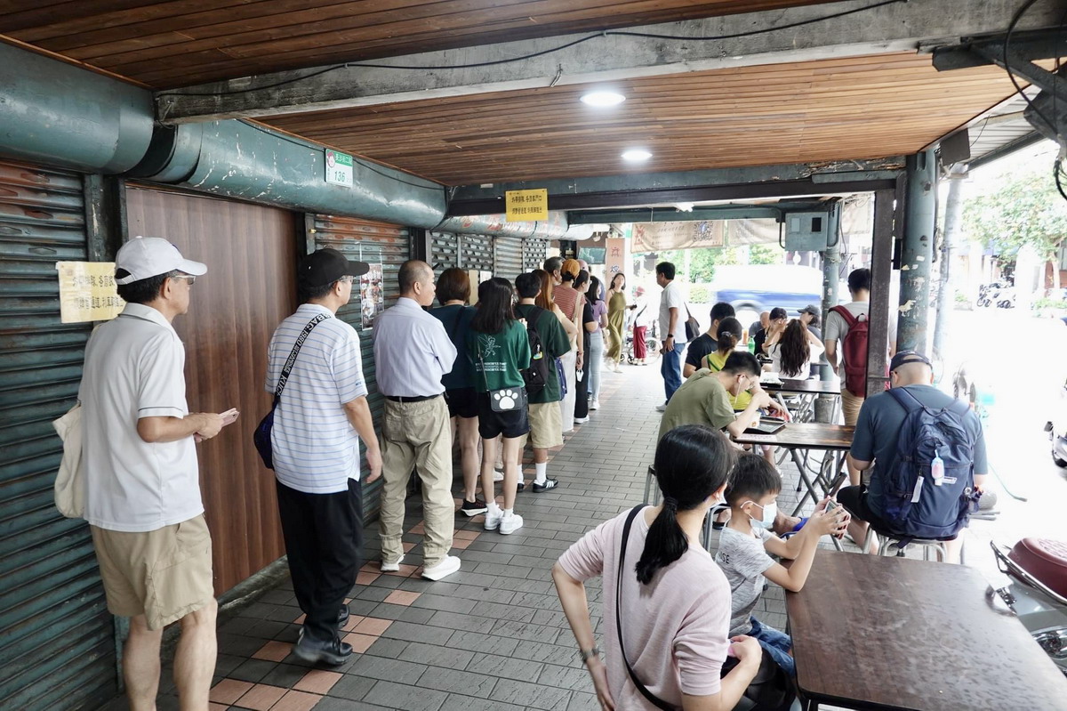 【台北龍山寺站美食】一甲子餐飲：艋舺祖師廟前的排隊台灣味焢肉飯，米其林必比登，還有刈包、油條魚丸湯、麻豆碗粿 5846