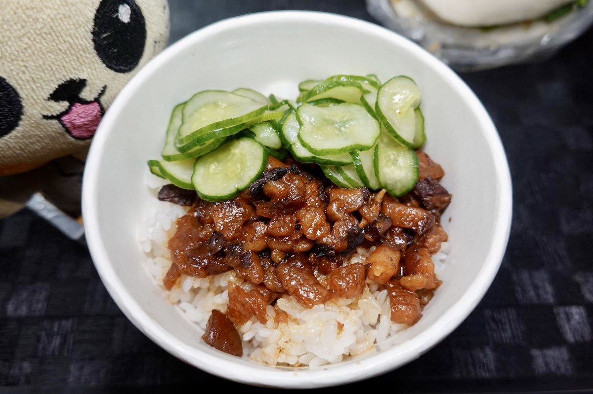 【台北龍山寺站美食】一甲子餐飲：艋舺祖師廟前的排隊台灣味焢肉飯，米其林必比登，還有刈包、油條魚丸湯、麻豆碗粿 5846