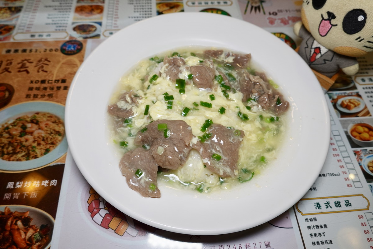 【台北忠孝敦化站美食】波記茶餐廳 2025：一秒到香港，重現香港70年代冰室風情，干炒牛河、XO醬炒公仔麵、港式點心、絲襪奶茶都是滿滿港味 7115