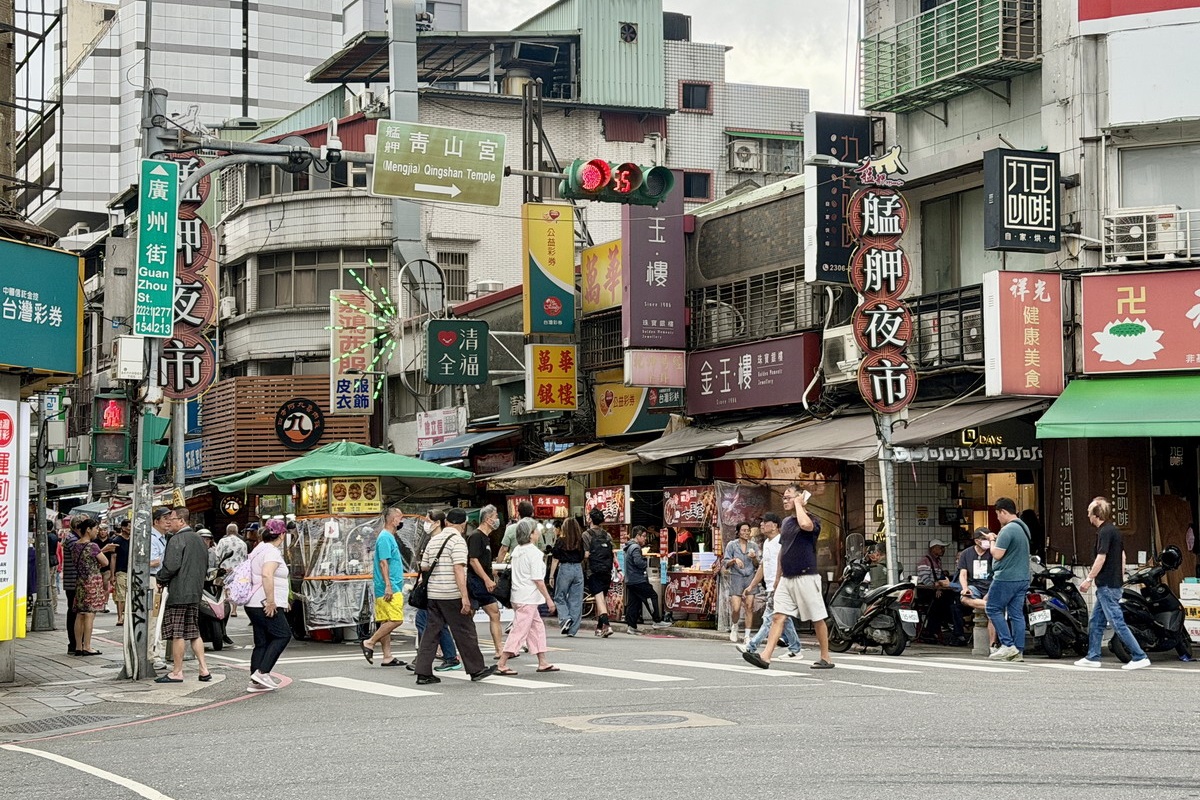 【台北龍山寺站美食】豐原清水排骨麵 2026：萬華龍山寺旁的樸實古早味，排骨酥先炸再蒸，軟爛入味，很有台灣味 7382