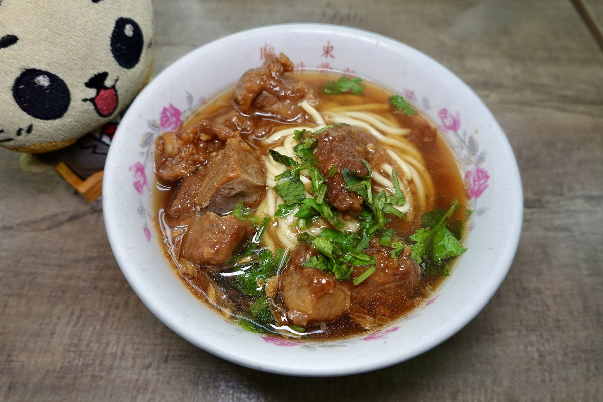 即時熱門文章：【台北龍山寺站美食】豐原清水排骨麵 2026：萬華龍山寺旁的樸實古早味，排骨酥先炸再蒸，軟爛入味，很有台灣味 7382