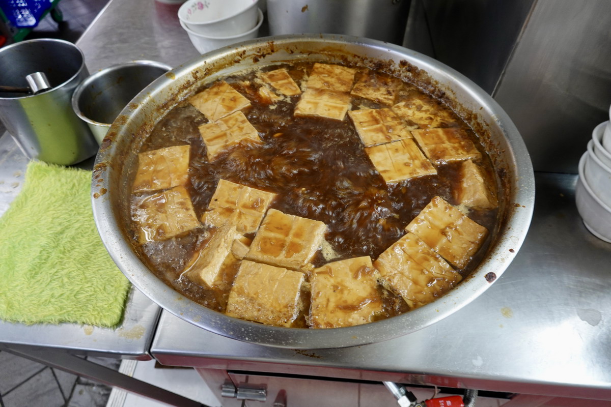【台北龍山寺站美食】豐原清水排骨麵 2026：萬華龍山寺旁的樸實古早味，排骨酥先炸再蒸，軟爛入味，很有台灣味 7382