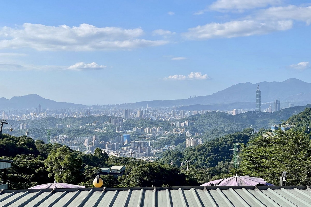 【台北木柵貓空美食】清泉廣場：貓空山上的景觀土雞城餐廳，坐擁開闊視野，貓空唯一親子餐廳，以茶入菜、經濟實惠，可接待大團體 5293 @貓大爺