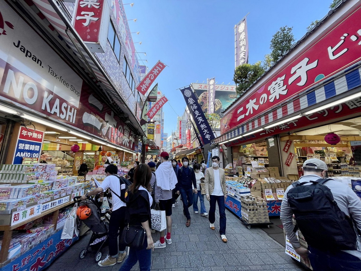 【日本東京上野旅遊】阿美橫丁 Ameyoko：東京必逛觀光商店街，庶民平價購物區，日常生活用品、藥庄、服飾、漁市場、水果、平價小吃、居酒屋 5325