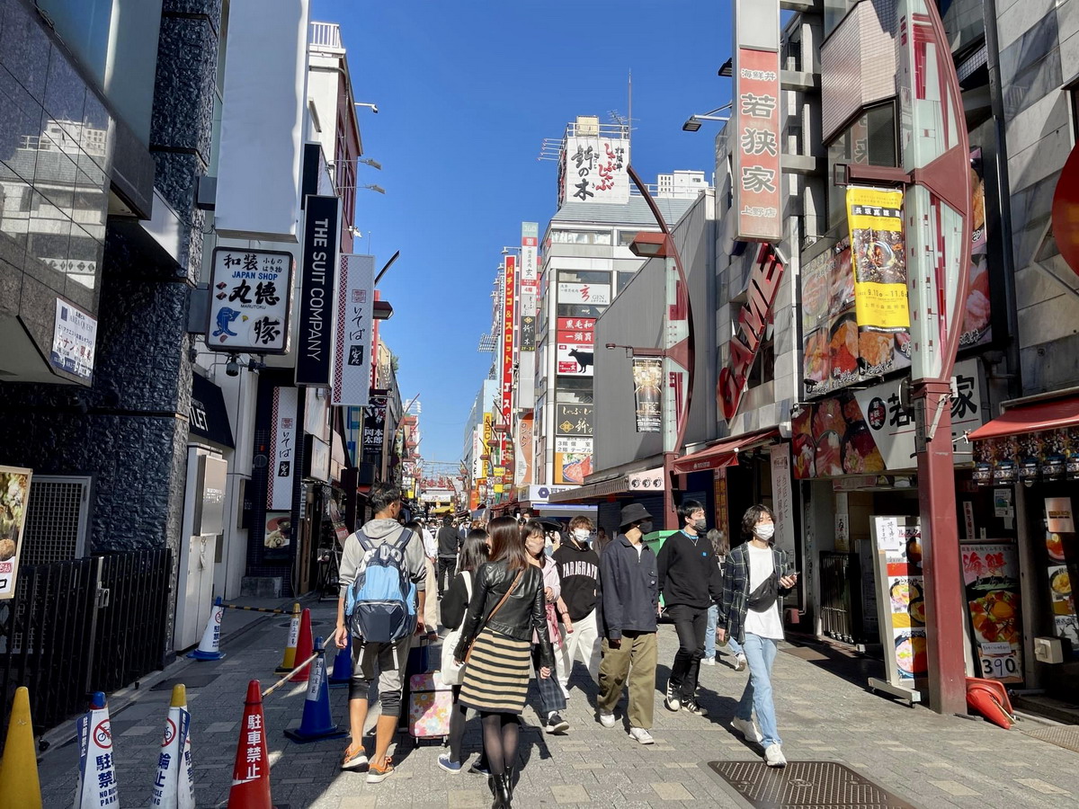 【日本東京上野旅遊】阿美橫丁 Ameyoko：東京必逛觀光商店街，庶民平價購物區，日常生活用品、藥庄、服飾、漁市場、水果、平價小吃、居酒屋 5325