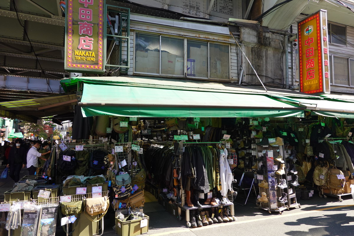 【日本東京上野旅遊】阿美橫丁 Ameyoko：東京必逛觀光商店街，庶民平價購物區，日常生活用品、藥庄、服飾、漁市場、水果、平價小吃、居酒屋 5325