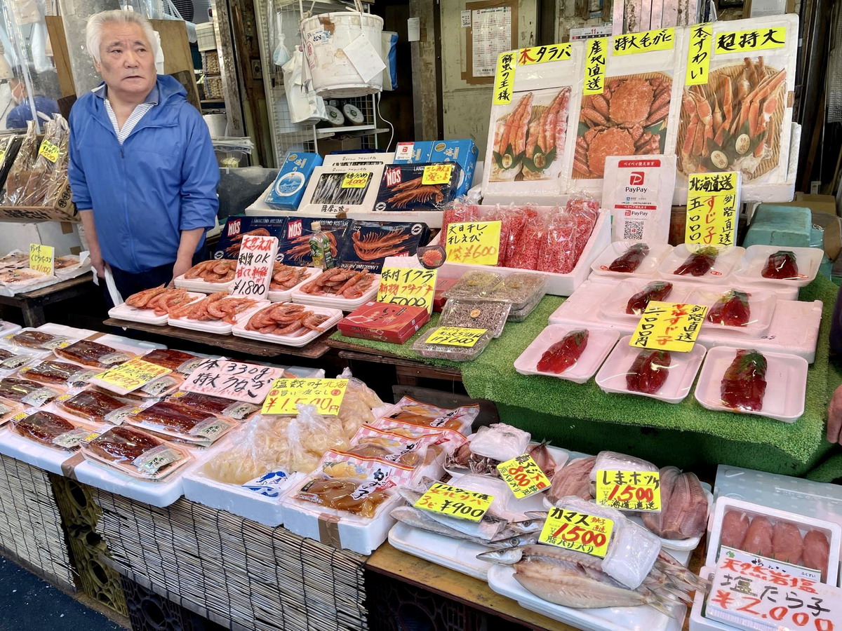 【日本東京上野旅遊】阿美橫丁 Ameyoko：東京必逛觀光商店街，庶民平價購物區，日常生活用品、藥庄、服飾、漁市場、水果、平價小吃、居酒屋 5325