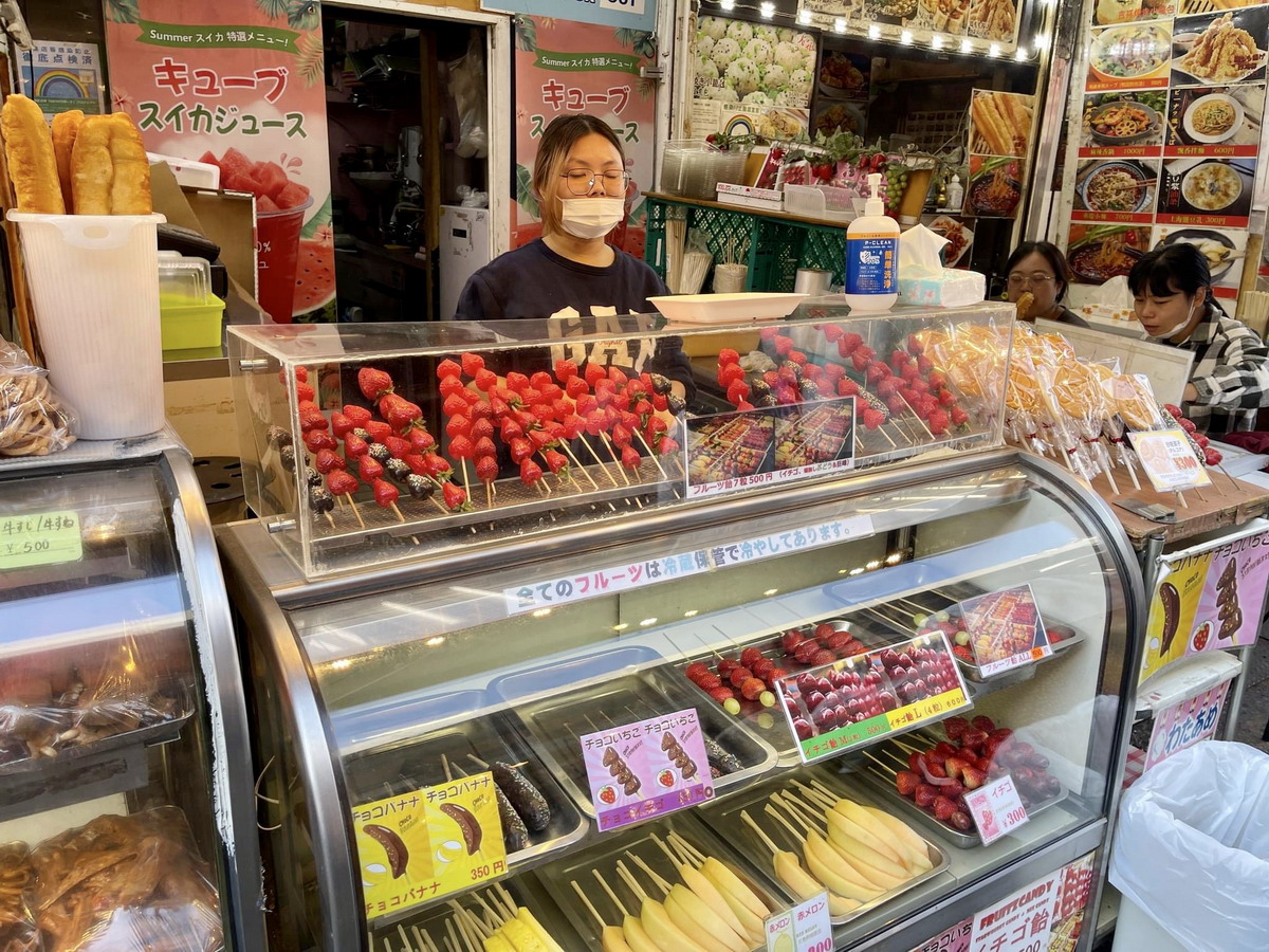 【日本東京上野旅遊】阿美橫丁 Ameyoko：東京必逛觀光商店街，庶民平價購物區，日常生活用品、藥庄、服飾、漁市場、水果、平價小吃、居酒屋 5325