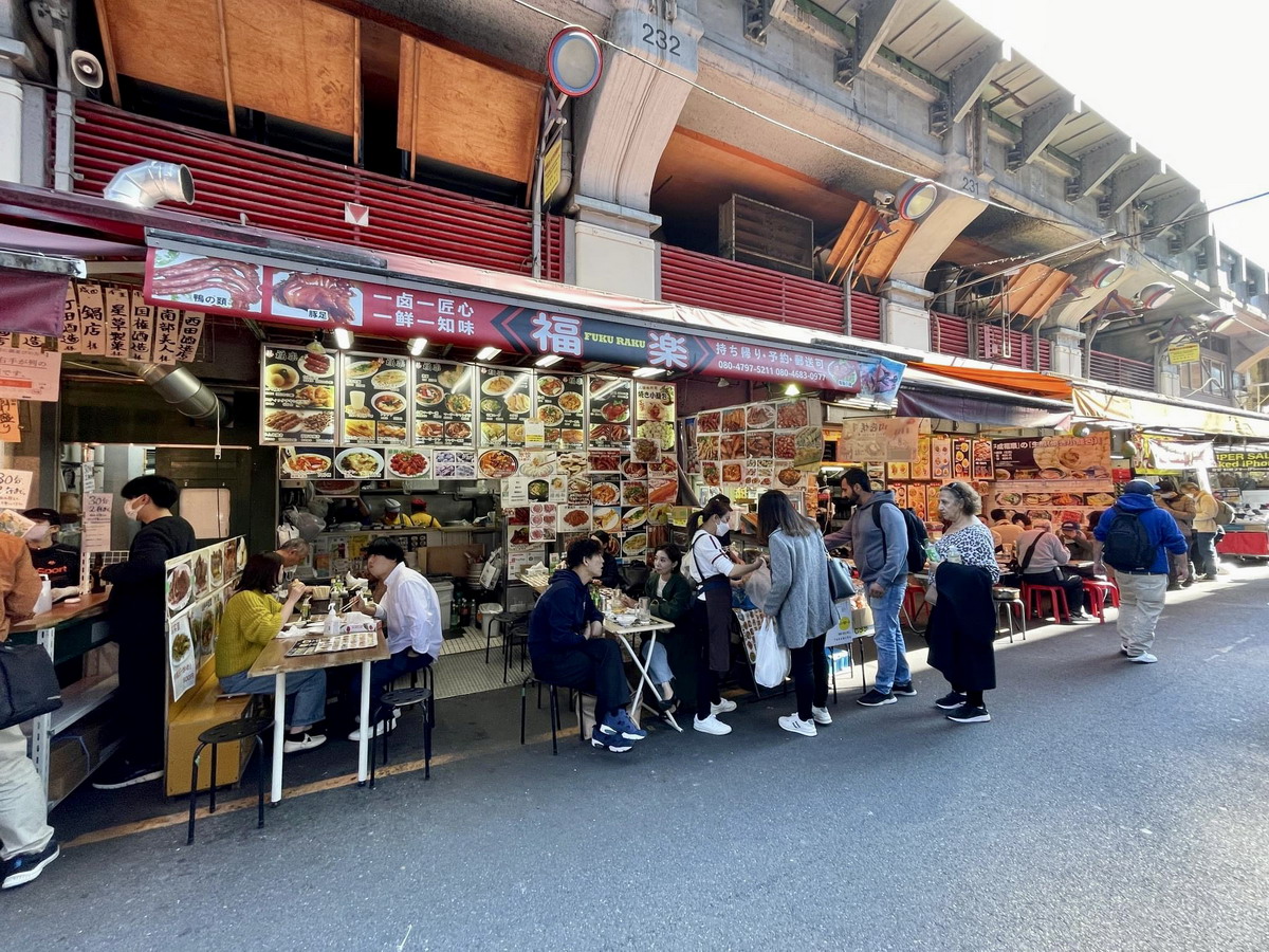 【日本東京上野旅遊】阿美橫丁 Ameyoko：東京必逛觀光商店街，庶民平價購物區，日常生活用品、藥庄、服飾、漁市場、水果、平價小吃、居酒屋 5325