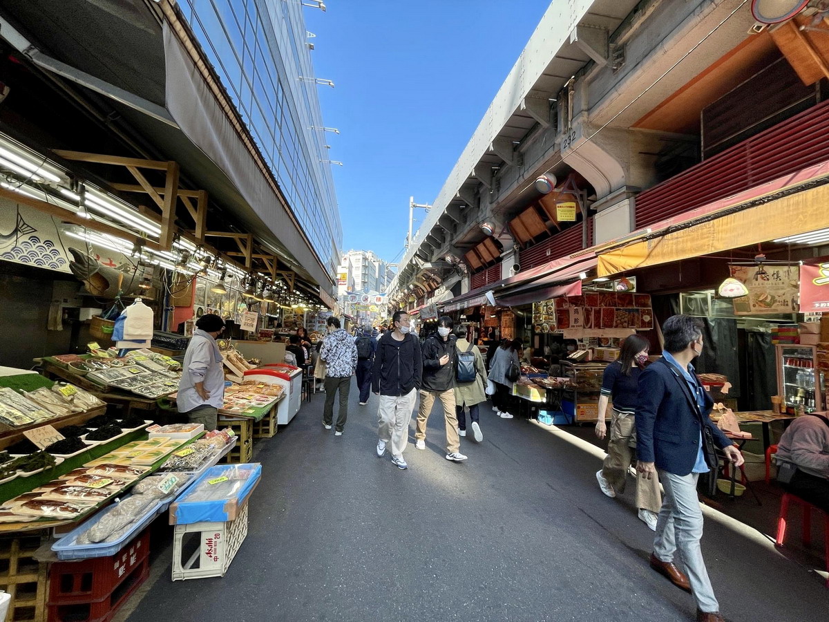 【日本東京上野旅遊】阿美橫丁 Ameyoko：東京必逛觀光商店街，庶民平價購物區，日常生活用品、藥庄、服飾、漁市場、水果、平價小吃、居酒屋 5325