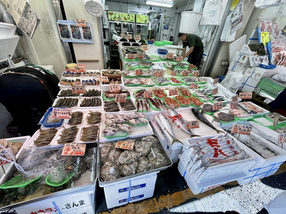 【日本東京上野旅遊】阿美橫丁 Ameyoko：東京必逛觀光商店街，庶民平價購物區，日常生活用品、藥庄、服飾、漁市場、水果、平價小吃、居酒屋 5325