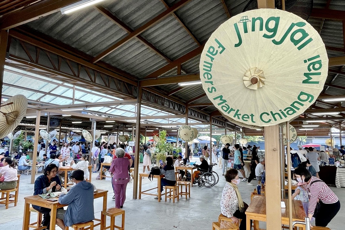 【泰國清邁府旅遊】清邁必逛新景點，清邁週末農夫市集 Jing Jai Farmer’s Market：週六週日限定，文創與農夫市集，服飾、手工藝品、手作小物與當地人的美食，好逛好買好吃，來這邊吃個早餐吧！5340 @貓大爺