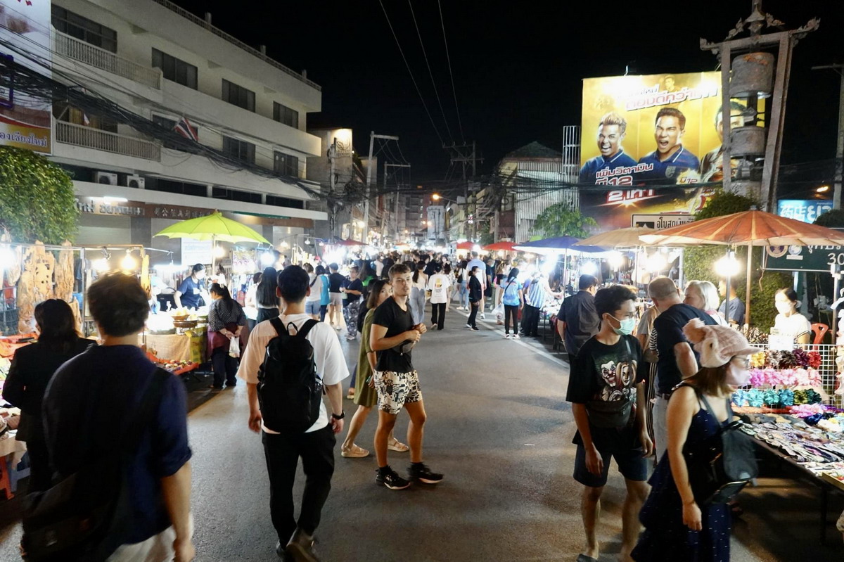 【泰國清邁府旅遊】到泰國逛夜市！清邁週六夜市 Chiang Mai Saturday Night Market，清邁三大夜市之一，觀光客必遊，規模超大逛到腳酸腿軟 5341