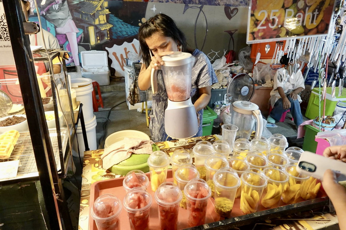 【泰國清邁府旅遊】到泰國逛夜市！清邁週六夜市 Chiang Mai Saturday Night Market，清邁三大夜市之一，觀光客必遊，規模超大逛到腳酸腿軟 5341