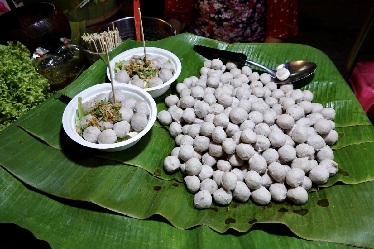 【泰國清邁府旅遊】到泰國逛夜市！清邁週六夜市 Chiang Mai Saturday Night Market，清邁三大夜市之一，觀光客必遊，規模超大逛到腳酸腿軟 5341