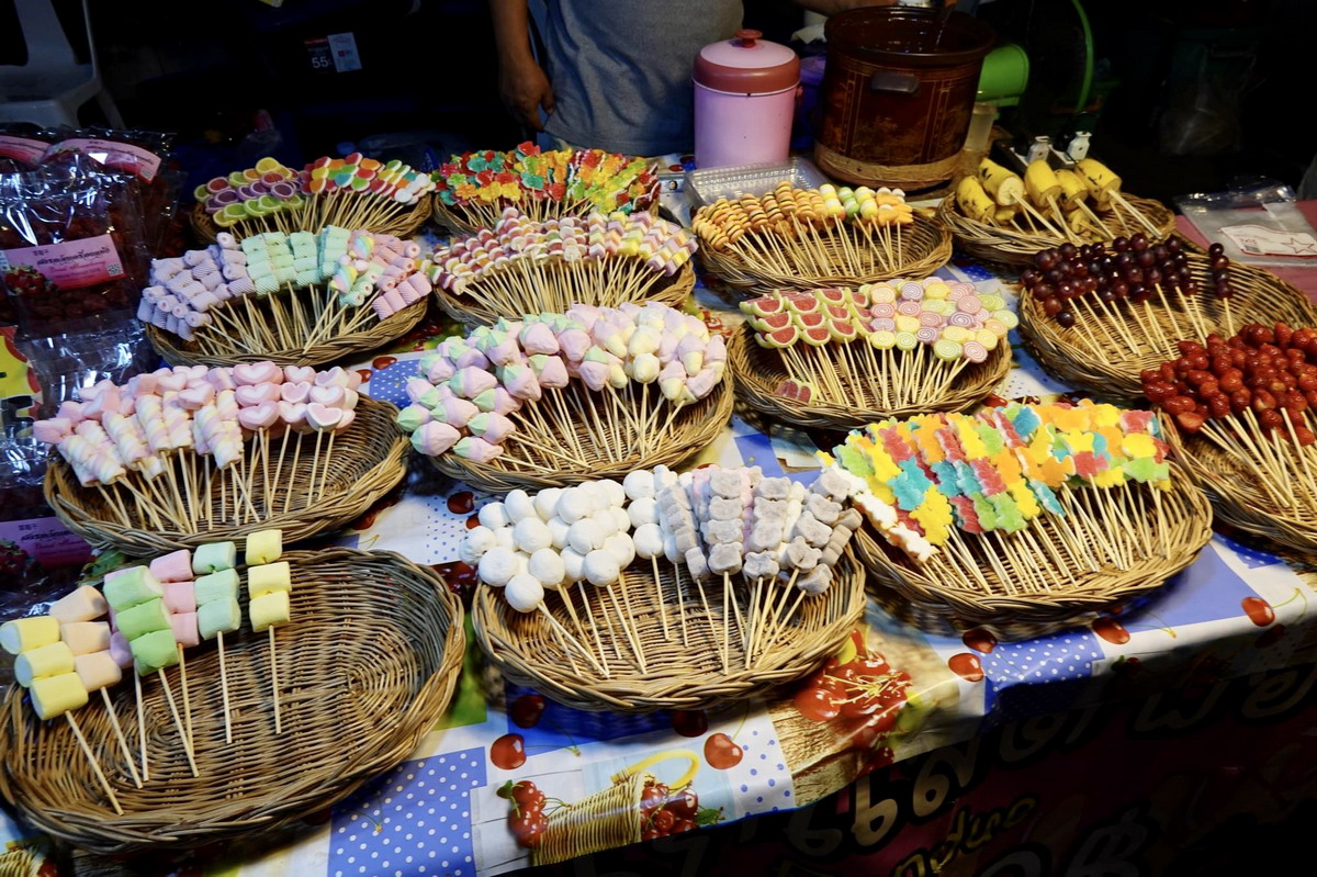 【泰國清邁府旅遊】到泰國逛夜市！清邁週六夜市 Chiang Mai Saturday Night Market，清邁三大夜市之一，觀光客必遊，規模超大逛到腳酸腿軟 5341