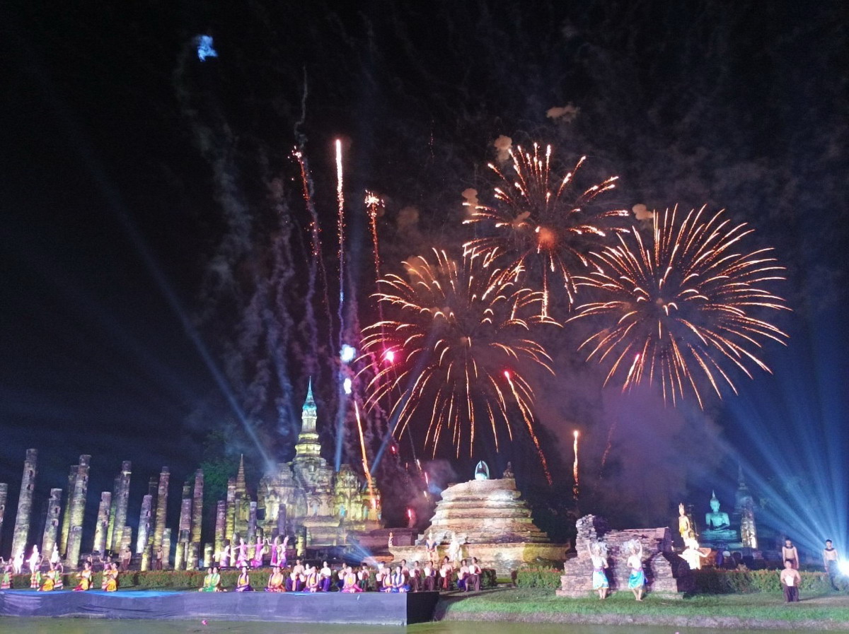 【泰國素可泰府旅遊】素可泰水燈節 Loi Krathong Sukhothai：泰國年度兩大慶典之一，到泰北素可泰參加放水燈盛事，也是泰國情人節 5350