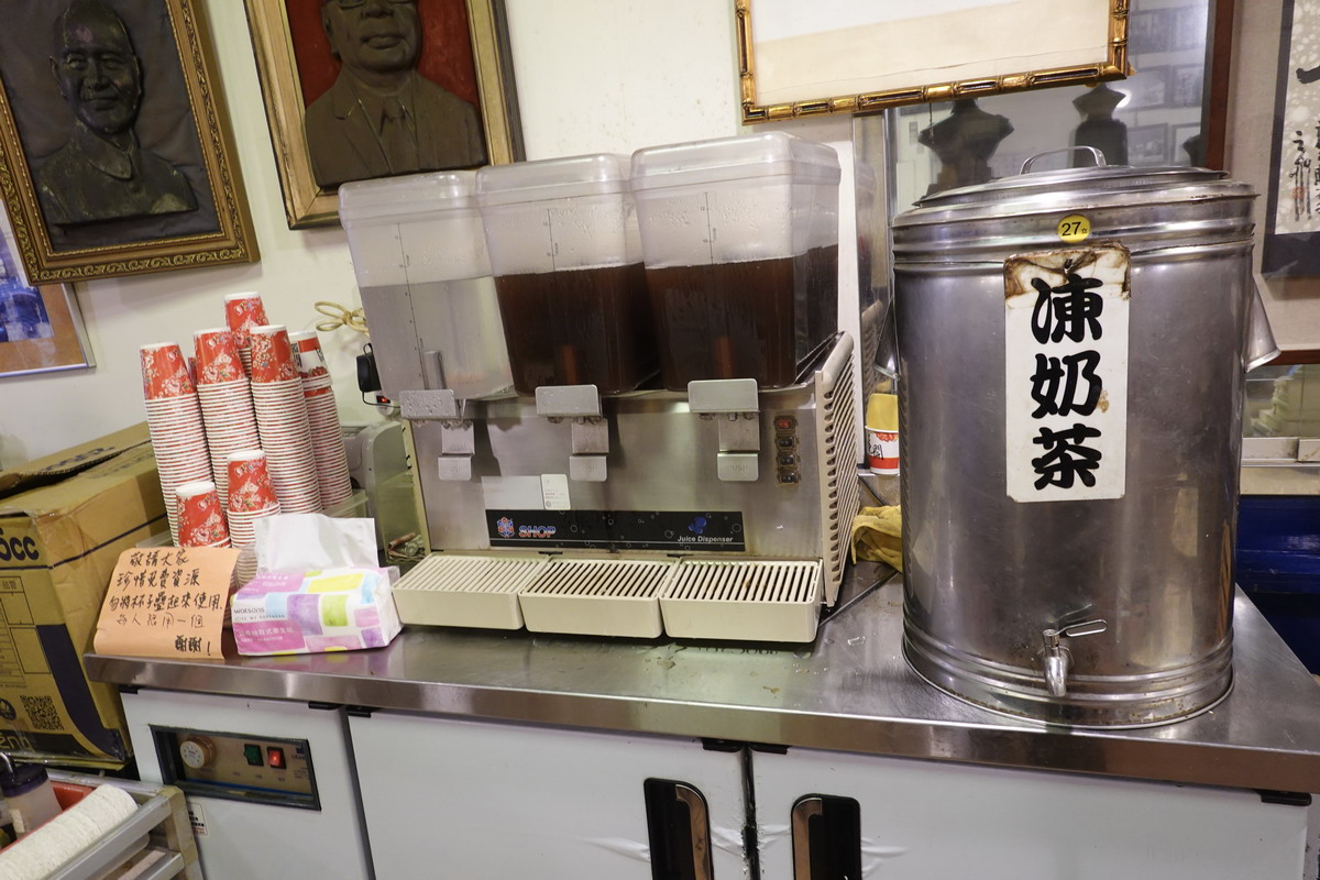 【台北忠孝新生站美食】銀記手擀刀切牛肉麵 2026:大胃王挑戰,沒事不要隨便點大碗炸醬麵,光華商場商圈平價麵店,民國歷史人物主題餐廳 7410 【台北忠孝新生站美食】銀記手擀刀切牛肉麵 2026:大胃王挑戰,沒事不要隨便點大碗炸醬麵,光華商場商圈平價麵店,民國歷史人物主題餐廳 7410