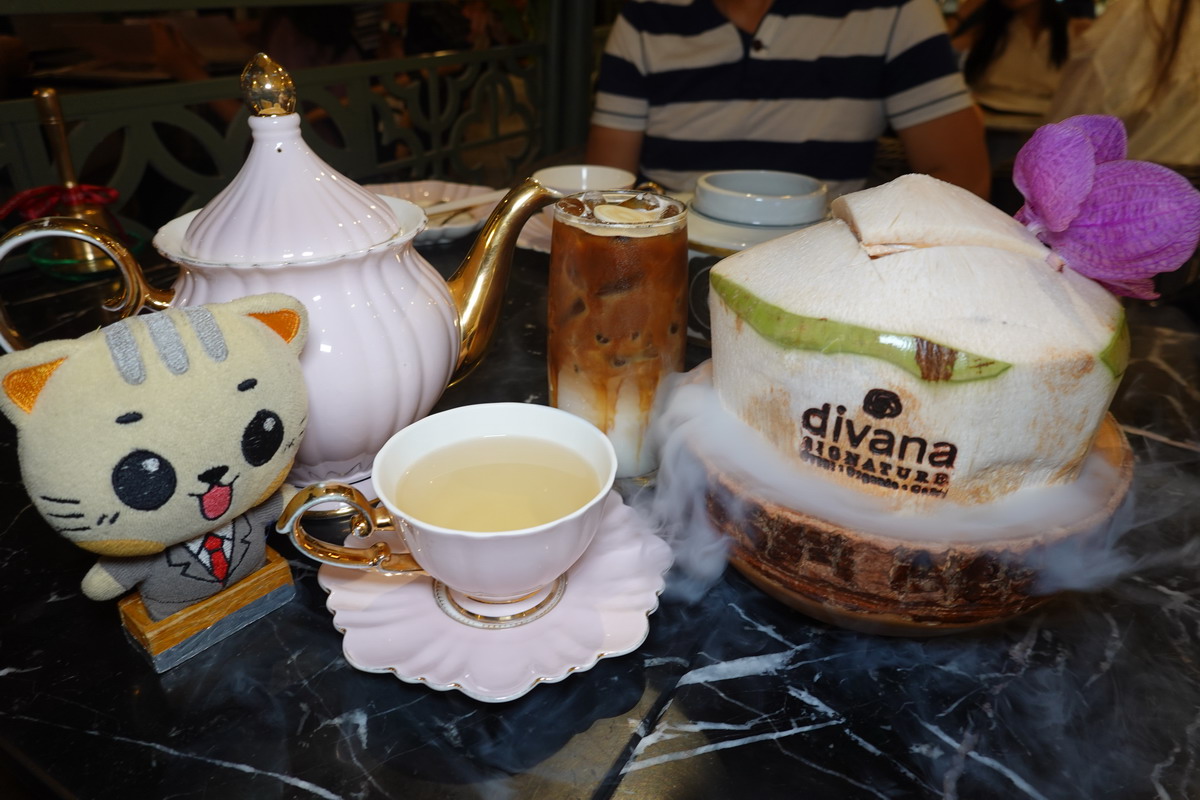 【泰國曼谷美食】Divana Signature Café 2025:曼谷美麗繽紛浮誇系網美咖啡廳,Central World 百貨公司內,近四面佛,高顏值餐點 7021 【泰國曼谷美食】Divana Signature Café 2025:曼谷美麗繽紛浮誇系網美咖啡廳,Central World 百貨公司內,近四面佛,高顏值餐點 7021