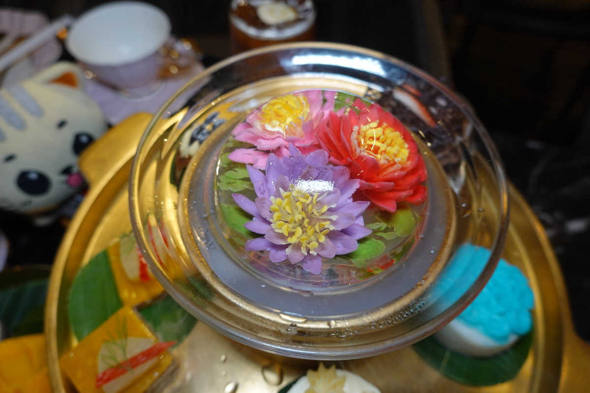 【泰國曼谷美食】Divana Signature Café 2025:曼谷美麗繽紛浮誇系網美咖啡廳,Central World 百貨公司內,近四面佛,高顏值餐點 7021 【泰國曼谷美食】Divana Signature Café 2025:曼谷美麗繽紛浮誇系網美咖啡廳,Central World 百貨公司內,近四面佛,高顏值餐點 7021