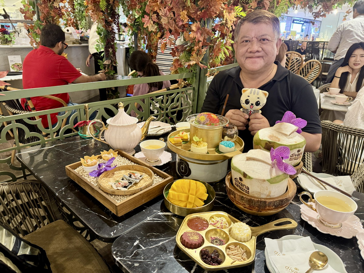【泰國曼谷美食】Divana Signature Café 2025:曼谷美麗繽紛浮誇系網美咖啡廳,Central World 百貨公司內,近四面佛,高顏值餐點 7021 【泰國曼谷美食】Divana Signature Café 2025:曼谷美麗繽紛浮誇系網美咖啡廳,Central World 百貨公司內,近四面佛,高顏值餐點 7021