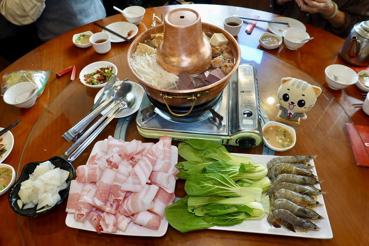 網站近期文章：【台北市信義安和站美食】成家小館仁愛店 2026：老牌酸菜白肉鍋加熱炒菜，經濟實惠適合親友聚餐 7292