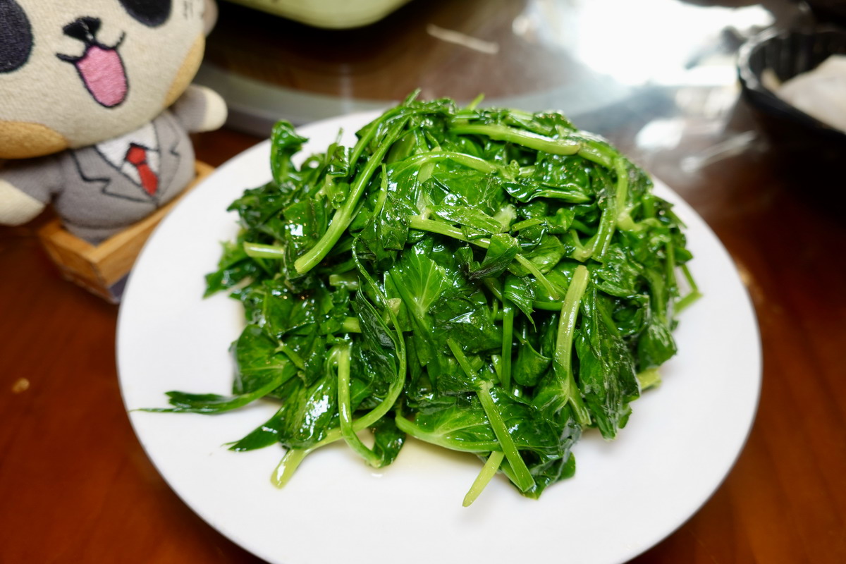 【台北信義安和站美食】成家小館仁愛店 2026：40年老牌酸菜白肉鍋加熱炒菜，經濟實惠適合親友聚餐，吃得到賽螃蟹 7292