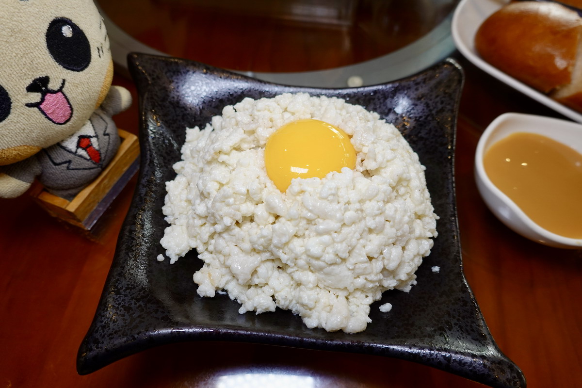 【台北信義安和站美食】成家小館仁愛店 2026：40年老牌酸菜白肉鍋加熱炒菜，經濟實惠適合親友聚餐，吃得到賽螃蟹 7292