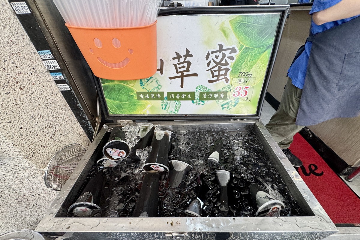 【台北善導寺站美食】巧之味手工水餃 2025:年輕人超愛排隊水餃店,墨綠色干貝水餃太有特色又好吃,高CP值百元水餃名店,水餃控必吃 6956 【台北善導寺站美食】巧之味手工水餃 2025:年輕人超愛排隊水餃店,墨綠色干貝水餃太有特色又好吃,高CP值百元水餃名店,水餃控必吃 6956
