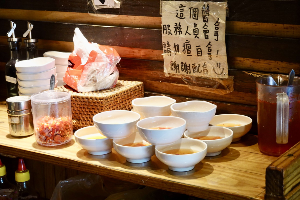 【台北市政府站美食】武鼎越豐越南美食 2025：老牌越南河粉店，永吉路30巷內信義百貨區上班族的熱門排隊店 7091
